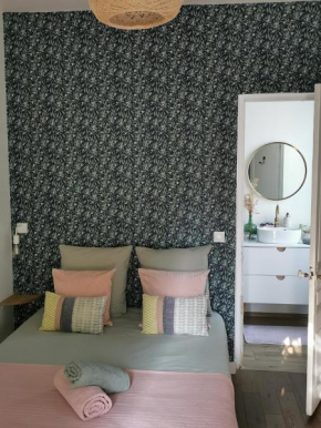 Chambre dans une dépendance La Rosette